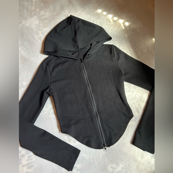 Tops - ❌SOLD❌ BLACK HOODED TWO WAY ZIP UP LONG SLEEVE WORKOUT ACTIVEWEAR JACKET HOODIE